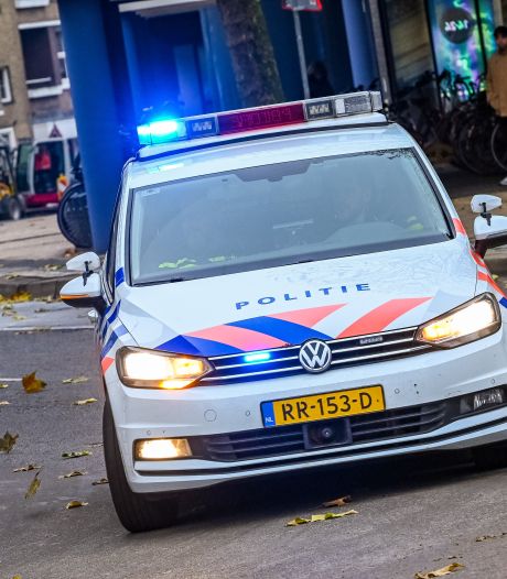 Auto belandt op de kop op Greenportlane in Venlo