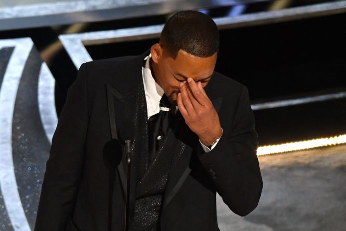 Will Smith en pleurs après avoir reçu l'Oscar du meilleur acteur. Il a été récompensé quelques minutes à peine après avoir frappé Chris Rock.