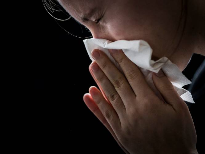 Waarom is iedereen plots verkouden en wat kan je eraan doen? “Een verkoudheid heeft niet één oorzaak, meerdere virussen zijn de boosdoener”