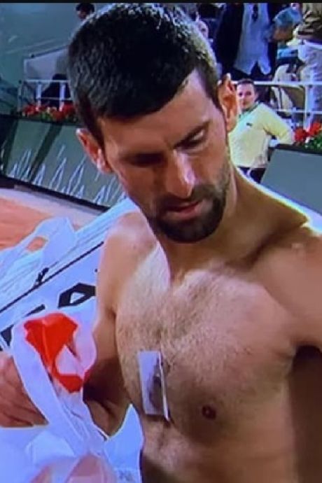 “Le plus grand secret de ma carrière”: quel est ce patch métallique sur la poitrine de Novak Djokovic? 