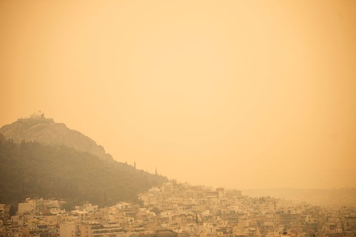 De rookwolken bereikten zelfs de Griekse hoofdstad Athene.
