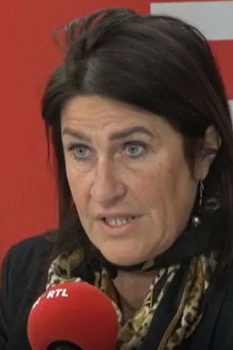“Un permis pour être parent”: Jacqueline Galant taclée (jusqu’au sein du MR) après sa proposition