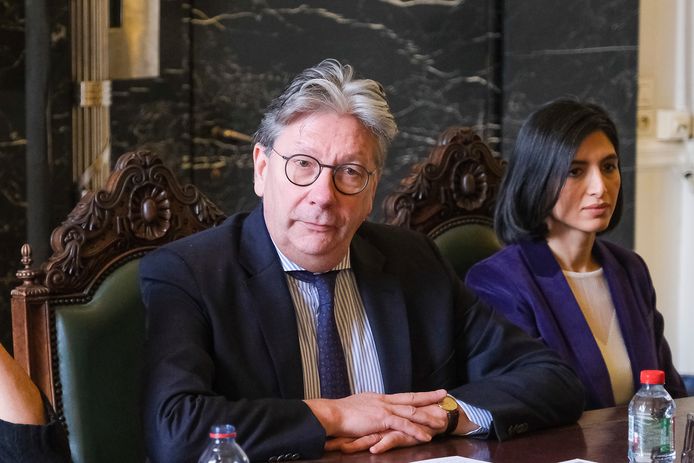 Stafmeester Bernard Dervaux en Mr. Sevda Karsikaya: "We merken wel dat er veel meer potentieel in de jongeren zit dan soms wordt aangenomen.”