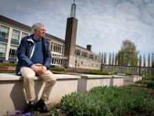 Vuistdik boek van voormalige geschiedenisleraar over 200 jaar stedelijk gymnasium in Arnhem