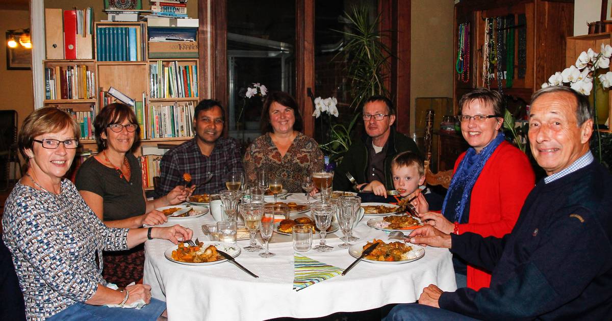 Samen aan tafel om elkaars cultuur te leren kennen Lebbeke hln.be