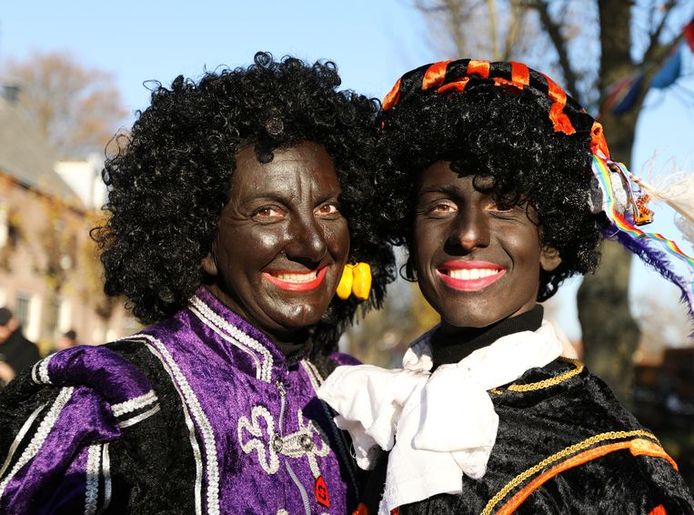 Stefan (rechts) vindt het heftig dat zijn foto de wereld over gaat voor een discussie over Zwarte Piet.