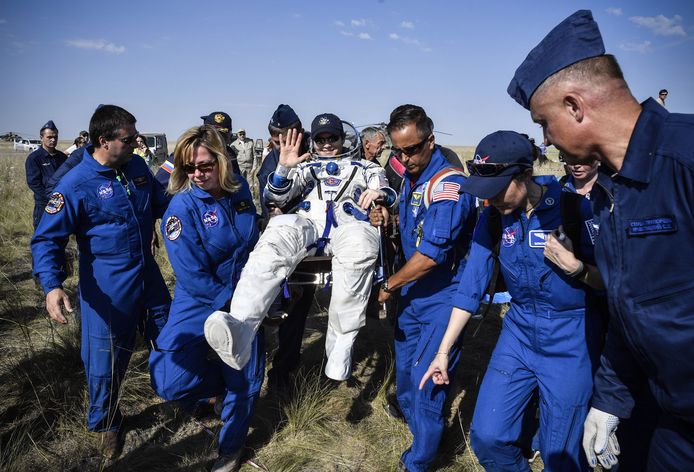 Anne McClain kwam na 204 dagen in de ruimte terug aan op aarde.