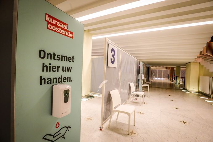 Heel wat vaccinatiecentra, zoals hier het Casino Kursaal in Oostende, zijn klaar om de bevolking te ontvangen.