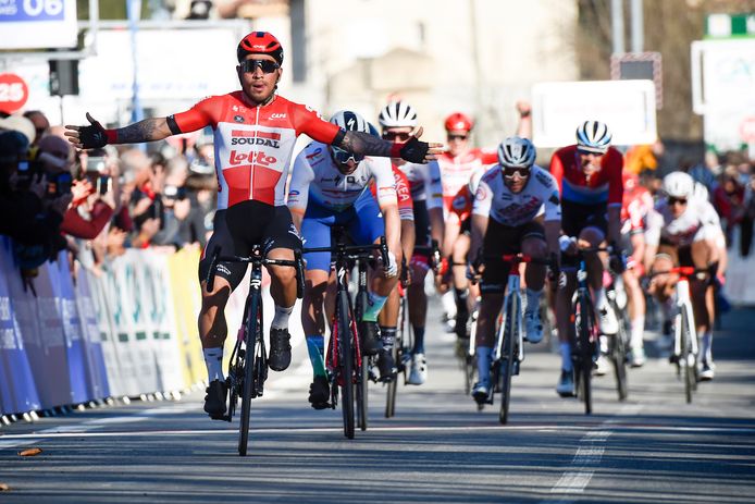 Caleb Ewan is veel te snel voor de concurrentie.
