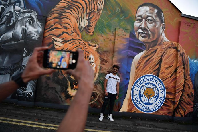 Een muurschildering nabij de Montfort University in Leicester toont Vichai Srivaddhanaprabha.