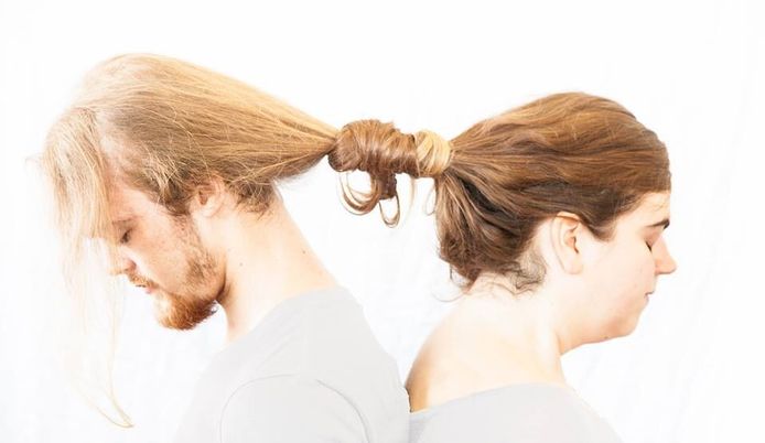 Het duo Dear Adam brengt het programma 'Liefs uit Tilburg'.
