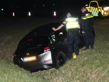 Auto raakt achterwaarts te water: bestuurder wil niet blazen en wordt aangehouden