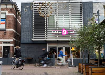 Geen warme broodjes meer over de toonbank, Bakker Bart Borne sluit haar deuren