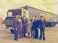 Wagenpark van Gebroeders Van den Broek transport in Helmond. Opening loods door burgemeester Geukers. Inzegening door pastoor 23 april 1977.