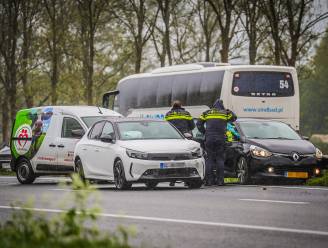 Botsing met meerdere auto's zorgt voor files op A12 tussen Duitsland en Arnhem: vertraging neemt af