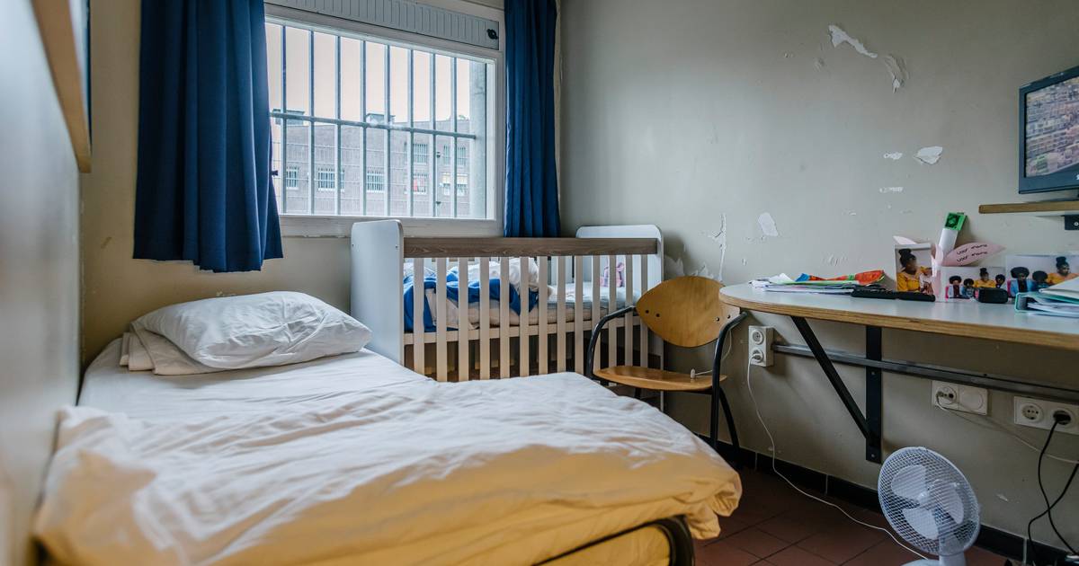 Bewaker (47) in vrouwengevangenis verdacht van seksueel misbruik, man zit nu zelf in de cel