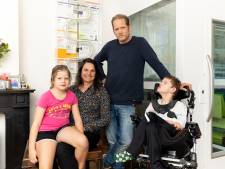 Onverklaarbare chromosoomafwijking van Luc (10) houdt gezin in zijn greep: ‘Saai is goed, sleur is top’