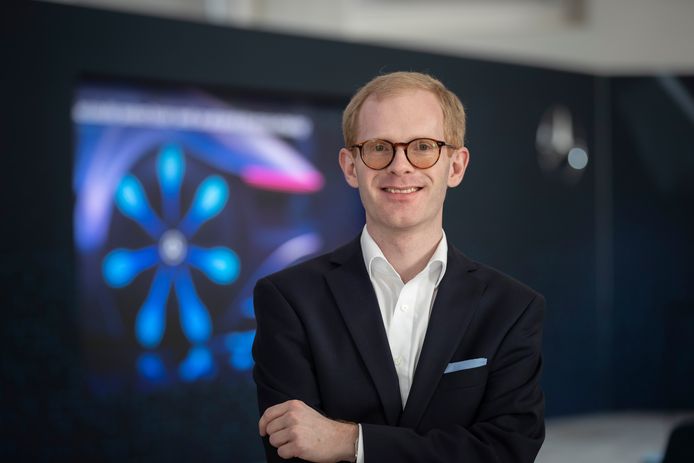 Onderzoeker Andreas Hintennach van Daimler AG: ,,We zullen het nog jaren met lithium-ionbatterijen moeten doen. Maar de organische batterij is veelbelovend.’’