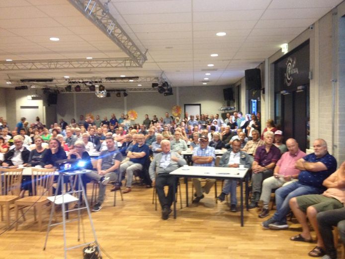 Volle bak op de informatieavond over vliegbasis de Peel in Milheeze.