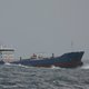 Storm hindert evacuatie brandend schip Noordzee