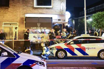 Dode bij schietpartij aan café in Utrecht , dader nog voortvluchtig