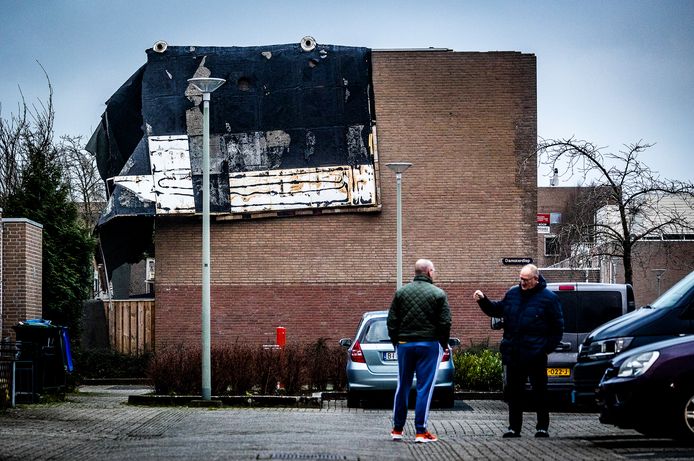 Woningen aan het Damsterdiep verloren hun dak. Opnieuw ging het mis op de Staart.