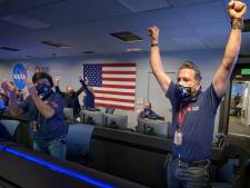 Verkenningsrobot Perseverance landt succesvol op Mars en stuurt eerste foto