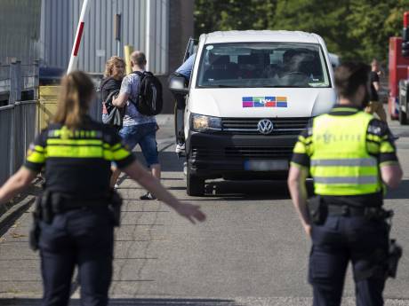 Vleesverwerker Vion zet vijftig bussen in om arbeidsmigranten veilig te vervoeren