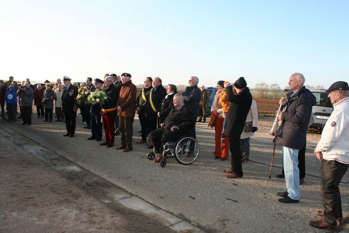Veel belangstelling op de Waversesteenweg voor de herdenking.