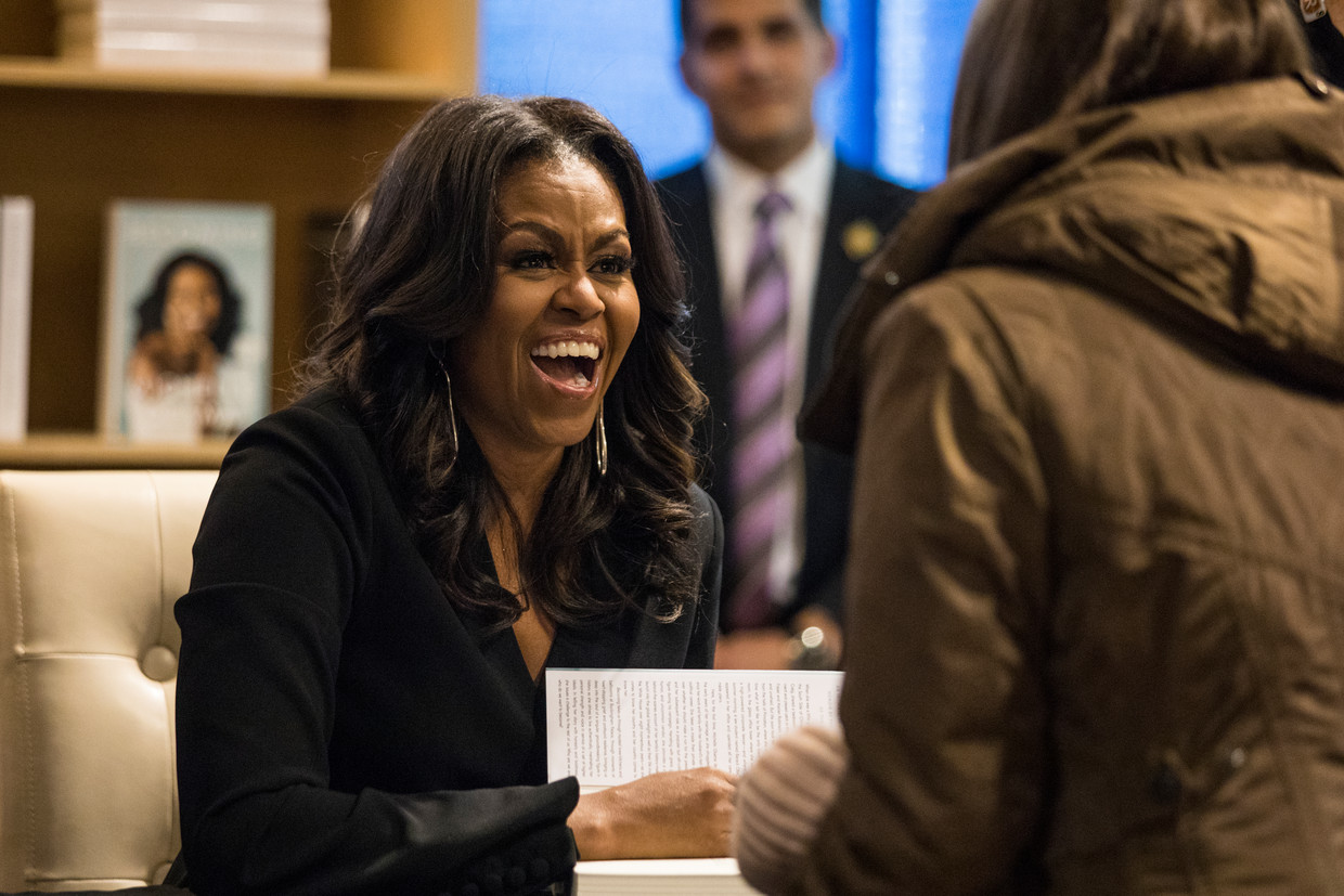 Michelle Obama vorige week bij een signeersessie van haar boek in Chicago. Beeld AP
