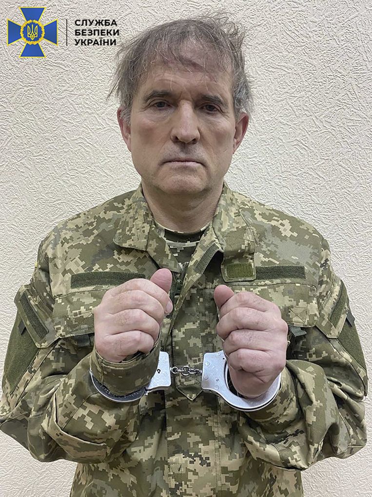 De arrestatiefoto van Medvedtsjoek, vrijgegeven door de Oekraïense autoriteiten. Beeld AFP