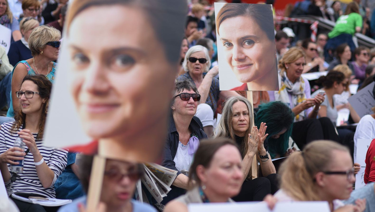 Herdenking van de vermoorde Jo Cox op Trafalgar Square in Londen Beeld photo_news