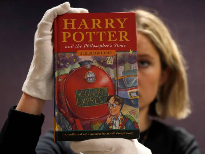 Recordbedrag voor eerste Harry Potter met spelfouten en vreemde tovenaar