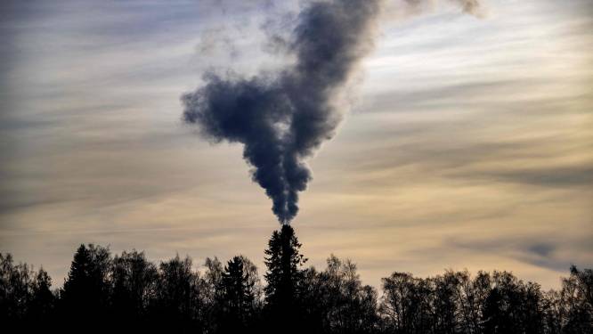 Les émissions mondiales de CO2 de l'énergie ont atteint un nouveau record en 2022, mais moindre que prévu