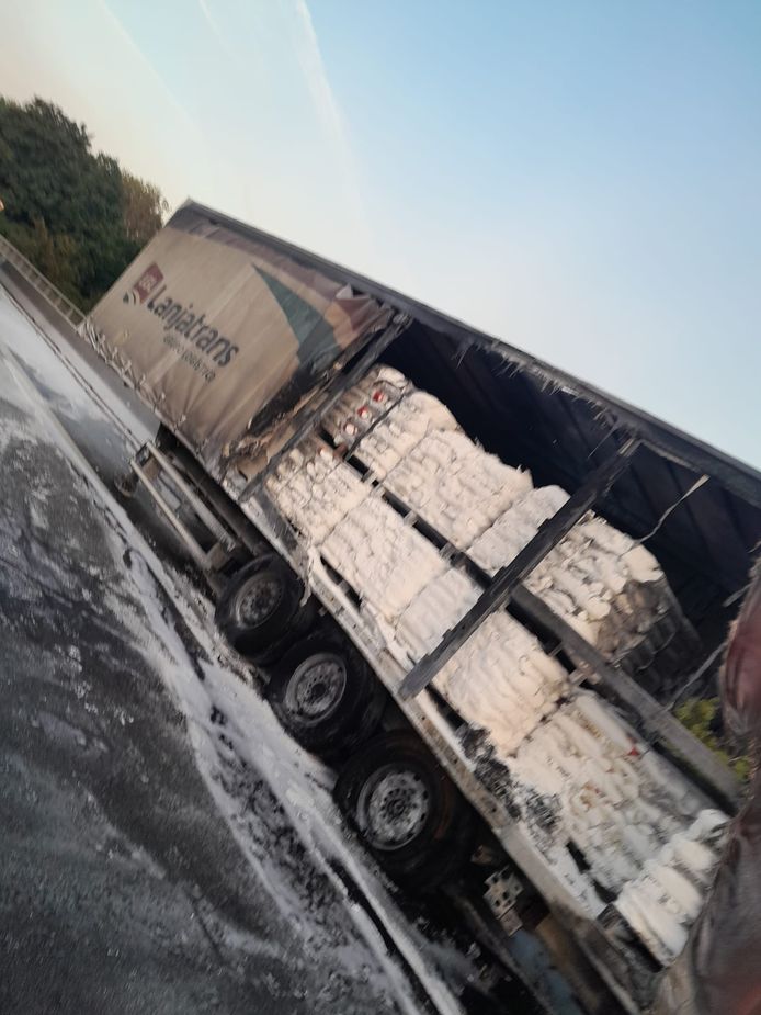 El camión se incendió en la E17.