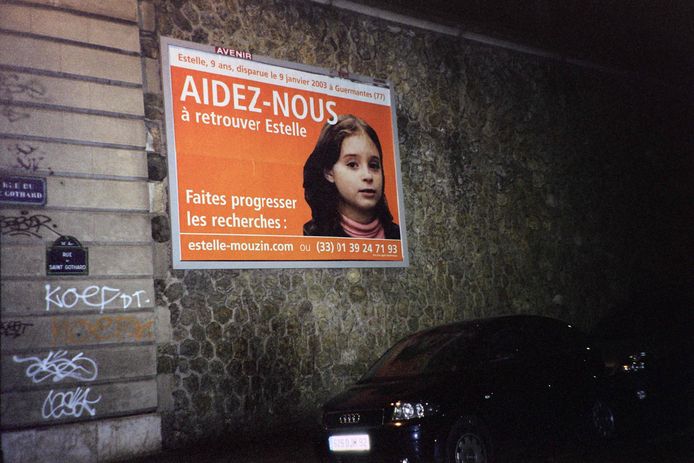 Een vermissingsposter voor de negenjarige Estelle Mouzin.