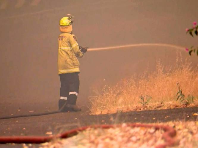 Kampeerders veroorzaken bosbrand bij Perth, al meer dan 3.000 hectare in vlammen opgegaan