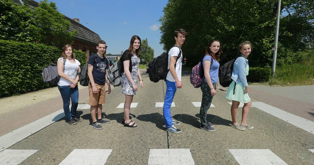 Boekentas leerlingen weegt gemiddeld zeven kilogram Hamont Achel