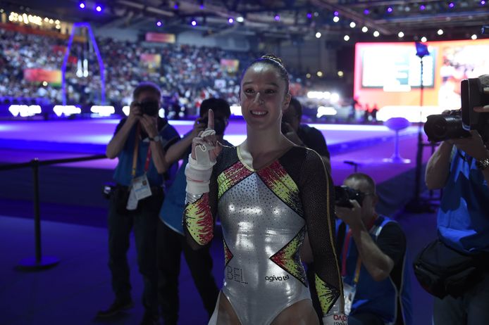 Nina doet het! Derwael pakt WK-goud op brug met ongelijke ...