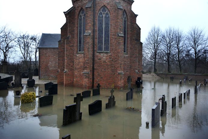 De kerk van Kekerdom staat soms in het water.