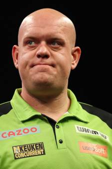 Ondermaatse Michael van Gerwen meteen onderuit in Premier League: ‘Er is af en toe geen hol aan’