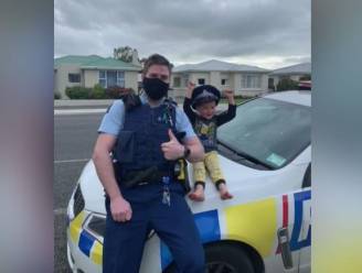 Nieuw-Zeelandse politie reageert geweldig op aandoenlijke noodoproep van jongetje (4) over zijn speelgoed