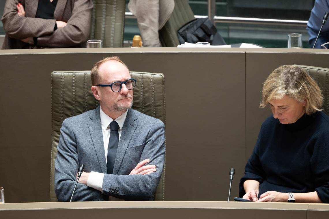 Medewerker van Ben Weyts wilde media testen met vals opiniestuk, maar ‘toont misschien net aan dat het vooroordeel aan zijn kant zit’
