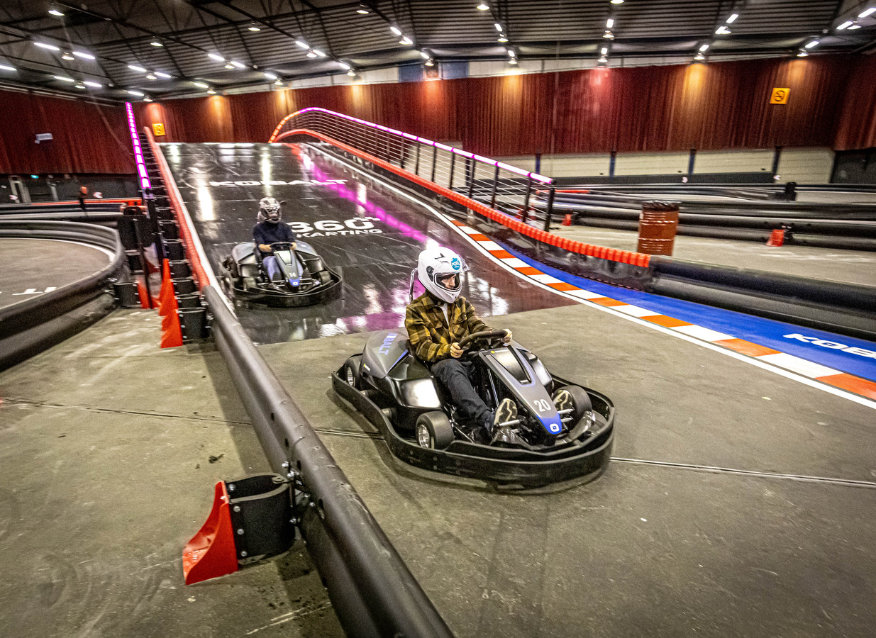 Kartbaan in Zwolse IJsselhallen ligt uitnodigend klaar wij mogen ons even Max Verstappen wanen
