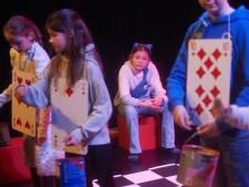 Eva (11) haakte speciale oortjes voor Veghels theaterfestival Windkracht: ‘Ik vind het rustgevend’