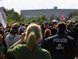 Demonstranten vorige week tijdens een grote protestactie aan de Teslafabriek in het Duitse Grünheide.