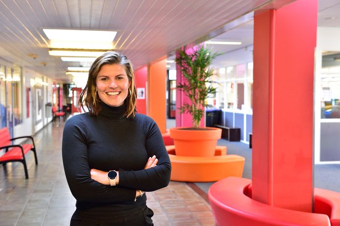 Christine Bos werkte in de horeca, maar is via een traject voor zij-instromers omgeschoold tot docent en geeft nu les in het praktijkonderwijs van De Goudse Waarden.