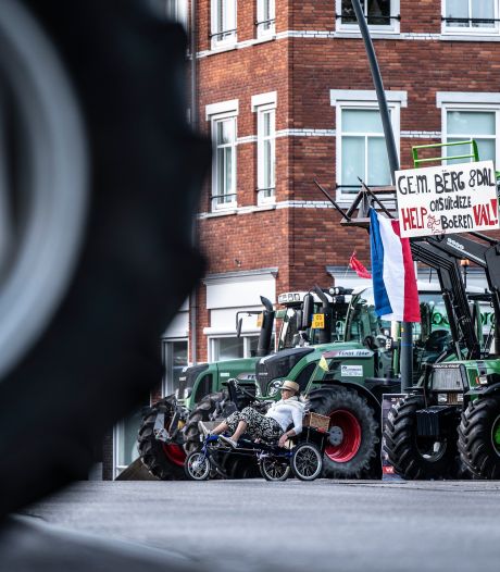 Tientallen boeren met tractor naar Groesbeek voor stikstofgesprek met burgemeester