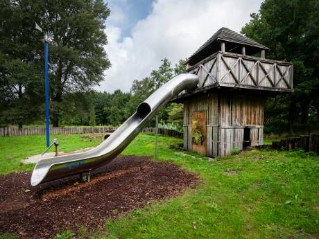 Vandalen maken definitief einde aan speelplezier met Matenschans in Apeldoorn
