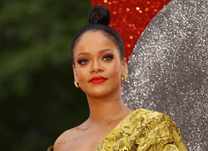 Rihanna vraagt de Nederlandse regering 100 miljoen dollar uit te trekken voor onderwijs voor kinderen in arme landen.